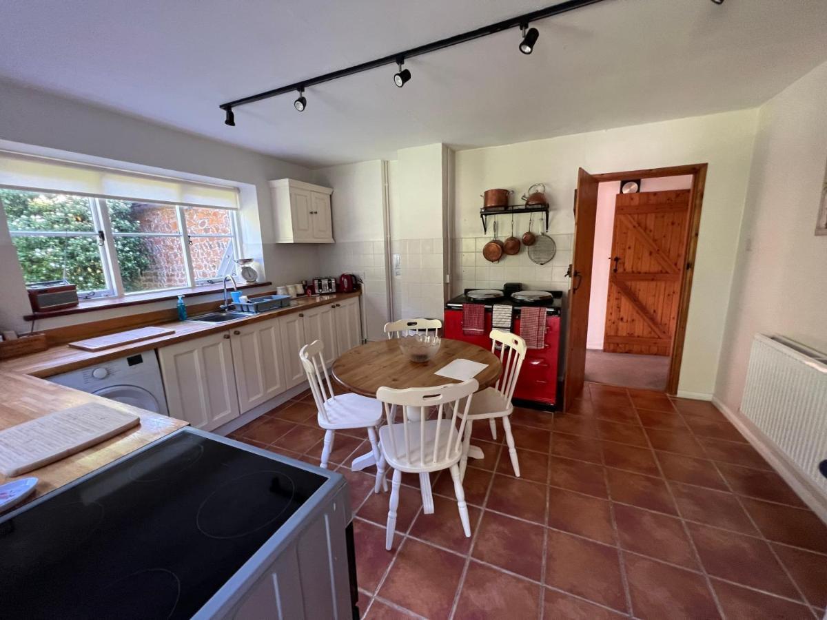Forestry Cottage. Hot Tub, Open Fire, Dog Friendly Gaywood Dış mekan fotoğraf